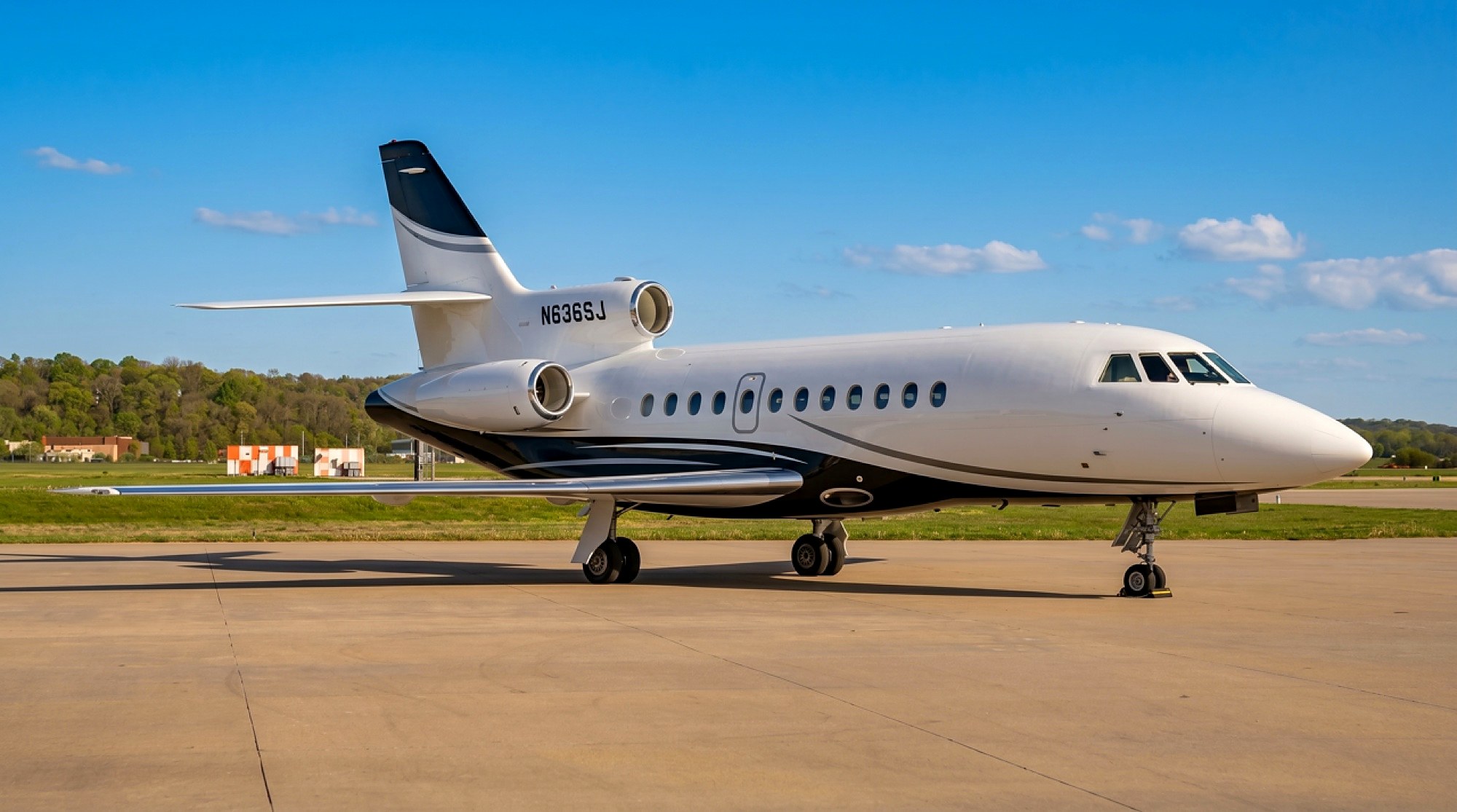 Dassault Falcon 900B N636SJ on the ramp